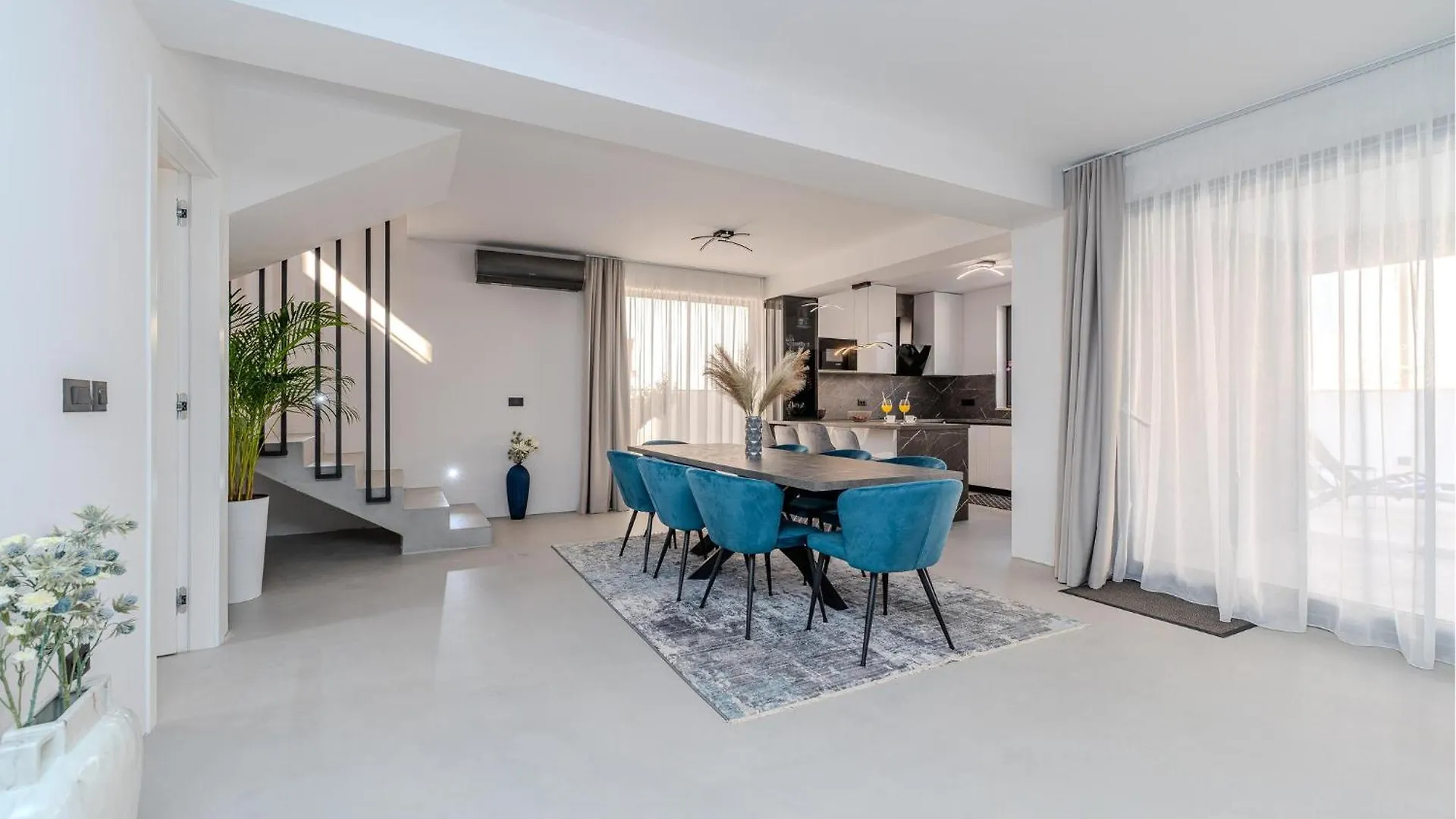 4 Bedroom Lovely Home In Zadar Holiday home