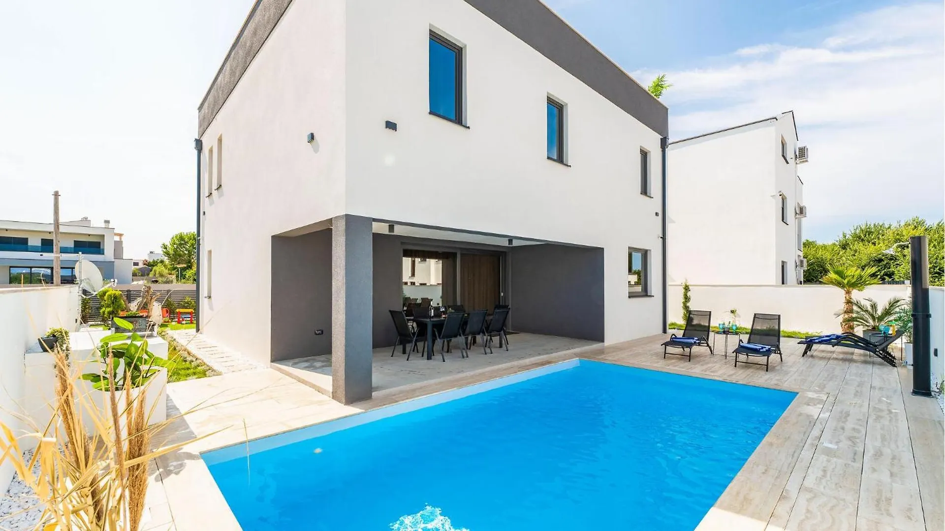4 Bedroom Lovely Home In Zadar Holiday home