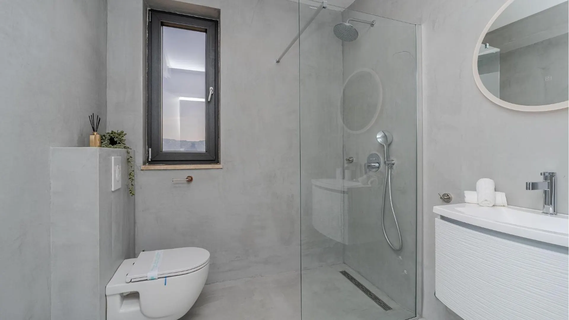 4 Bedroom Lovely Home In Zadar Holiday home