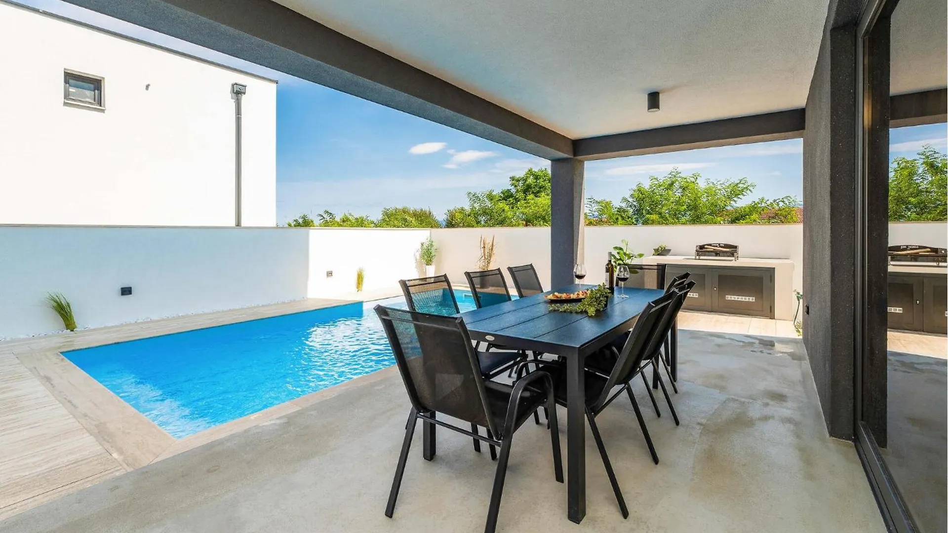 4 Bedroom Lovely Home In Zadar Holiday home